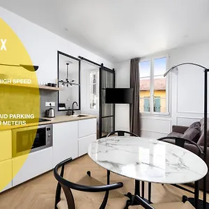Appartement Secret Contemporary Courtyard
