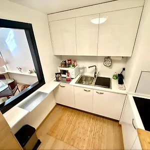 Appartement Monaco, Elegant & Quiet Renovated Apartment, In Fontvieille District, With Terrace & Pool, 15min Walk To Port Hercule